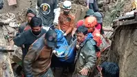 Tim SAR gabungan menemukan jasad Dedi Rohendi (43), korban yang tertimbun material longsor di Desa Jayagiri, Kecamatan Lembang, Kabupaten Bandung Barat. (Foto: Dok. Basarnas)