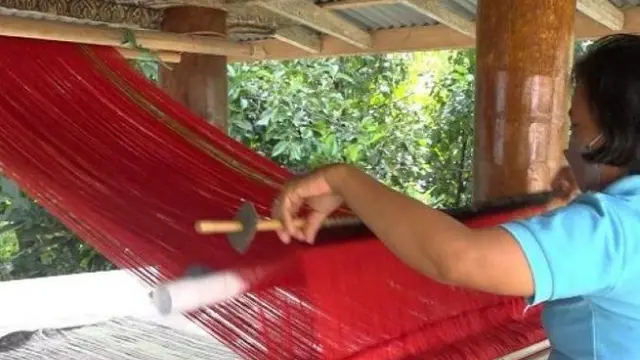Tenun Desa Wisata Kole Sawangan