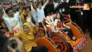 Istri Wiranto, Rugaiya Usman dan istri Hari Tanoe, Liliana Tanoesoedibjo tampak menjadi penumpang becaknya (Liputan6.com/Panji Diksana) 