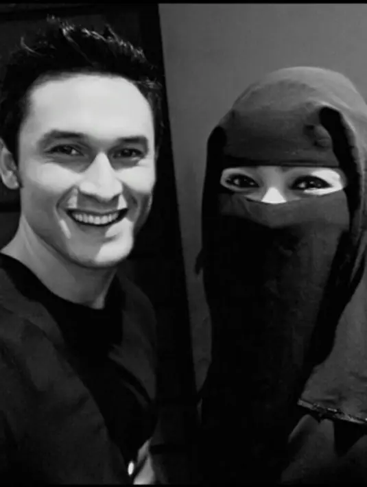 Baik Soraya maupun Indra kerap mengunggah foto kebersamaan mereka berdua, tak heran jika banyak orang menganggap mereka terlibat hubungan asmara. (via instagram/@umm_shaheed_jannah)