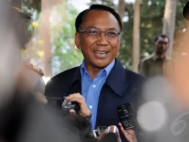 Mantan Menteri Energi dan Sumber Daya Mineral (ESDM) Jero Wacik memenuhi panggilan KPK, Jakarta, (9/10/14).(Liputan6.com/Miftahul Hayat) 