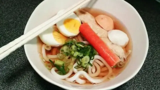 Resep udon instan kuah bening. (dok. Cookpad @whiteandwood)