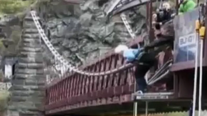 Nenek Berusia 91 Tahun di Queenstown Nekat Bungee Jumping