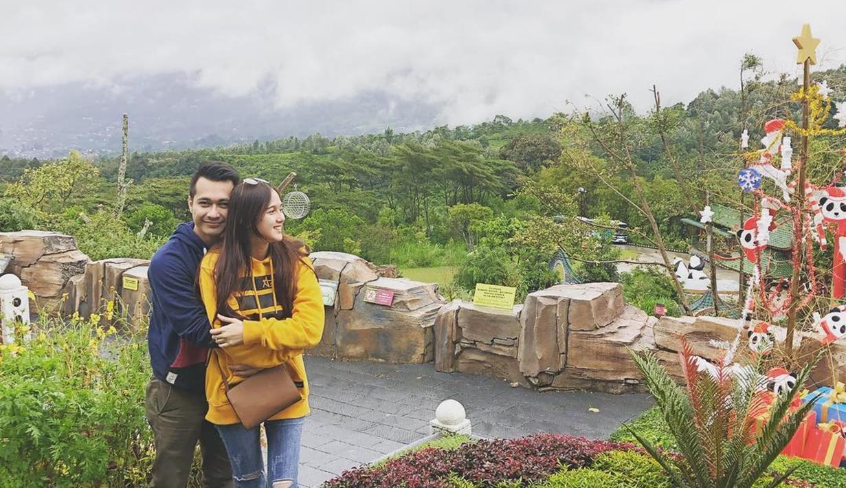 Keduanya juga sering bagikan momen kebersamaan di media sosial dan semoga kelak Eza dan Meiza bisa jadi orangtua yang baik bagi anak mereka. (Liputan6.com/IG/ma_coritha)