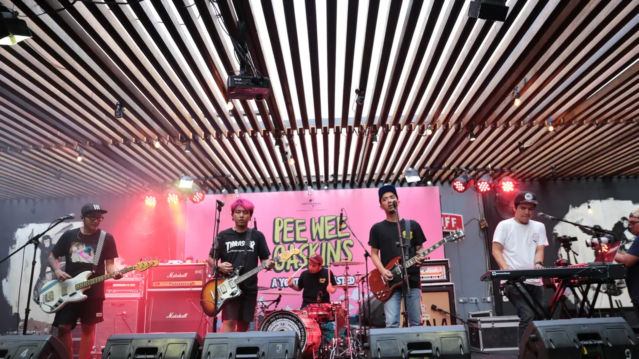Kangen Masa Sekolah? Yuk Nostalgia Bareng 7 Band 'Raja' Pensi Ini
