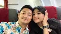 Pasangan ini kerap mengunggah kekompakan keduanya saat di rumah maupun saat bekerja bersama, so sweet banget. (Liputan6.com/IG/@anggawijaya88)