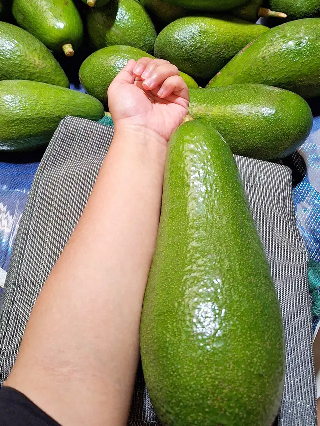 6 Potret Buah Ukuran Jumbo yang Ditemukan Netizen,