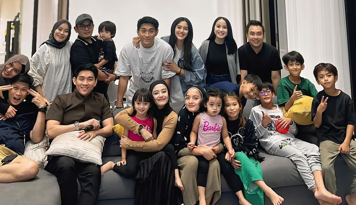 Momen ulang tahun Ifan ini pun tak lepas dari sorotan netizen. Tak sedikit netizen dan rekan artis lain yang ikut memberikan doa untuknya melalui kolom komentar di Instagram. (Liputan6.com/IG/@ifanseventeen)