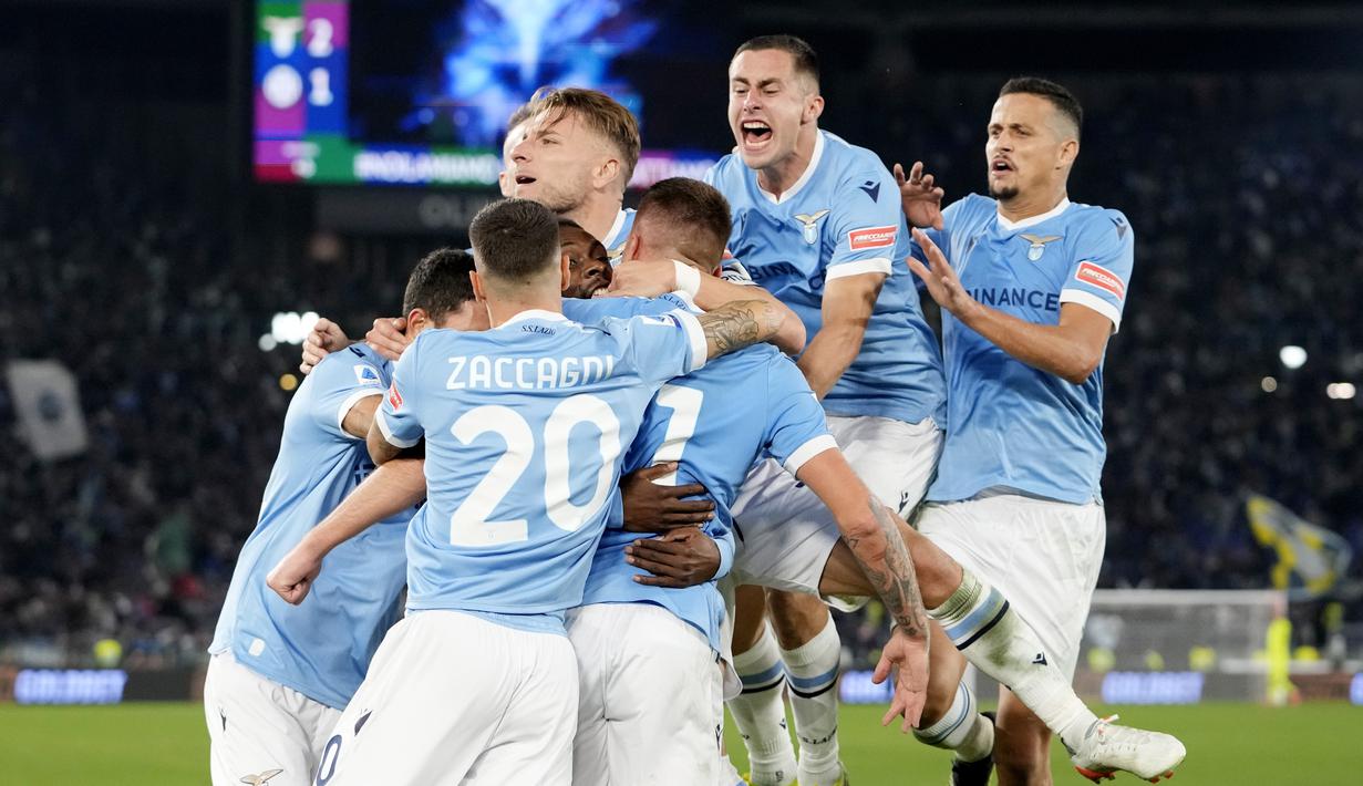 Lazio sukses meraup tiga poin usai menumbangkan juara bertahan Inter Milan pada laga pekan ke-8 Serie A 2021/22, Sabtu (16/10/2021). (AP/Alessandra Tarantino)