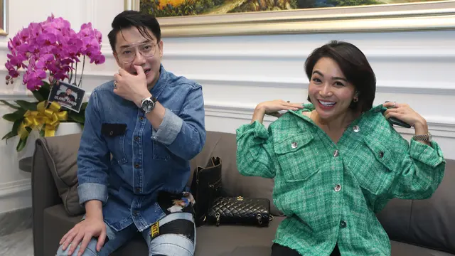 7 Potret Mesra Wika Salim dan Kekasih yang Jarang Tersorot