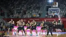Timnas Basket Selandia Baru melakukan tarian tradisional Haka sebelum laga perebutan juara ketiga FIBA Asia Cup 2022 melawan Timnas Basket Yordania di Istora Senayan, Jakarta, Minggu (24/07/2022). (Bola.com/Bagaskara Lazuardi)