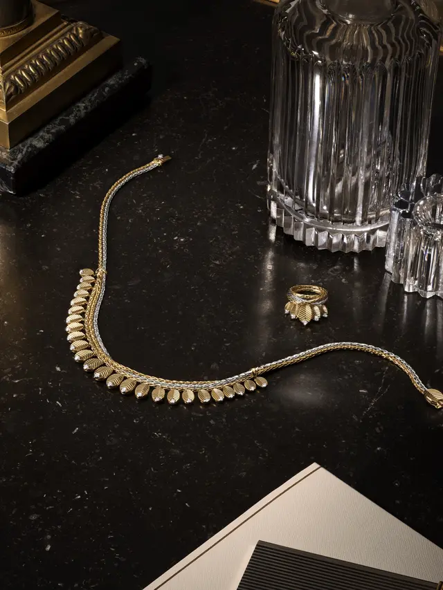 Ikuti Jejak Jisoo BLACKPINK, Pesona Elle Fanning Naik Kelas Kenakan Perhiasan Terbaru dari Cartier