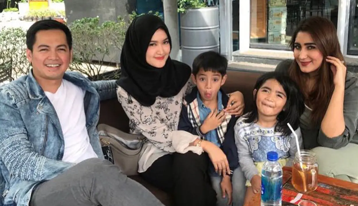 Meskipun sudah bercerai dengan Nadia, akan tetapi hal itu tak membuat Tommy dan Lisya jauh darinya. (Foto: instagram.com/tommykurniawann)