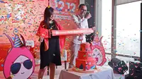 Country Brand Manager Shopee Rezki Yanuar dan Director of Shopee Indonesia Christin Djuarto di Media Gathering Shopee 12.12 Birthday Sale di Altitude Grill Restaurant, The Plaza Tower, Jakarta, 28 November 2018. (Liputan6.com/Asnida Riani)