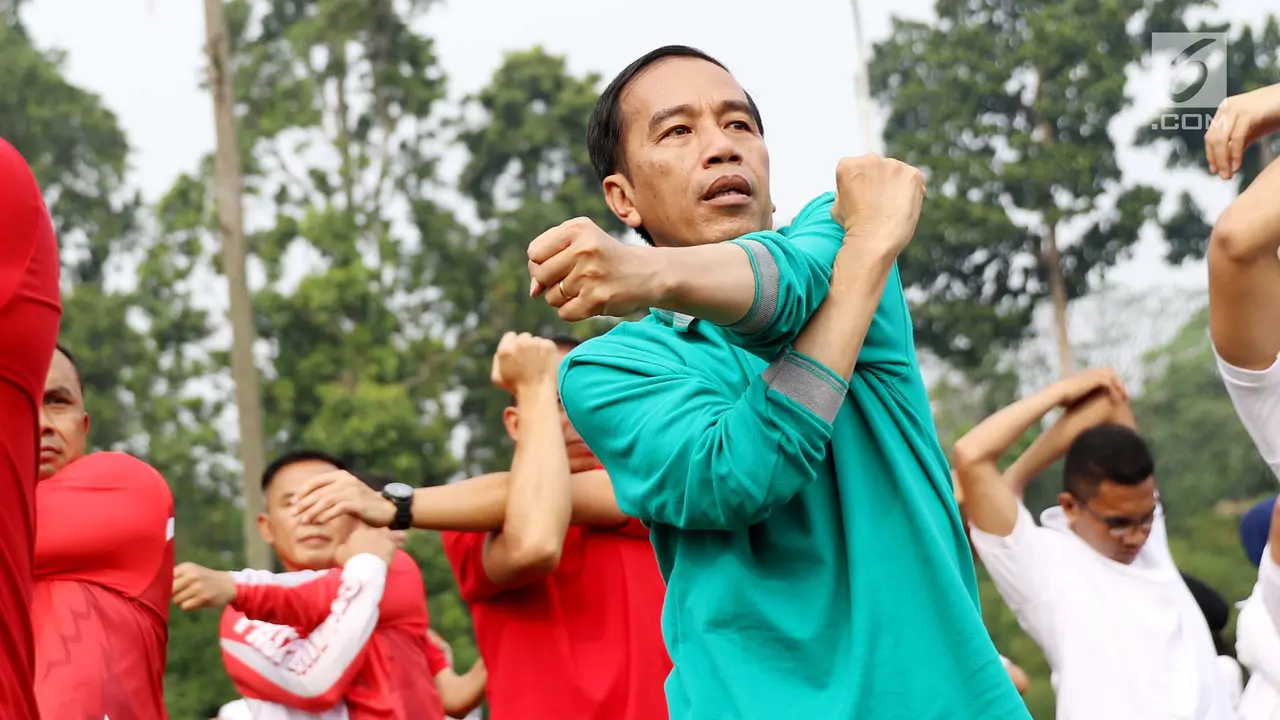 Begini Gaya Asyik Jokowi saat Ikuti Senam Bersama Mahasiswa