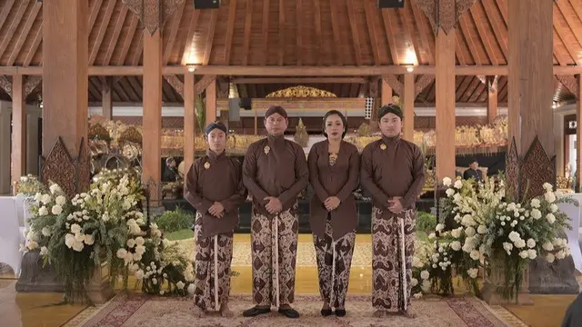 Gaya Soimah kenakan kebaya lurik saat acara adat ruwatan, [Instagram/@showimah]
