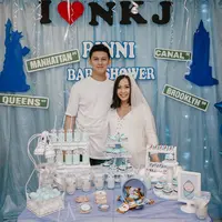 Rona bahagia tengah dirasakan Rinni Wulandari dan Jevin Julian yang telah resmi menjadi orang tua. Kini keduanya telah dikaruniai anak pertama yang berjenis kelamin laki-laki. (Instagram/lastminute_project_)