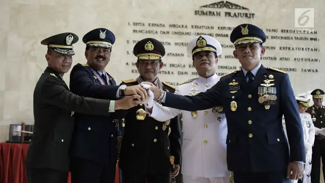 Tito Karnavian Dianugerahi Bintang Kartika Eka Paksi Utama TNI AD