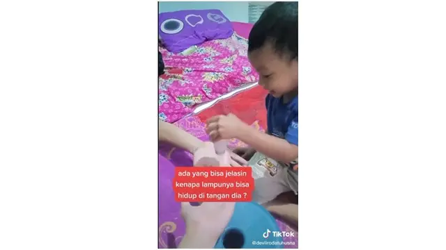 Tanpa Ada Listrik, Balita Ini Bisa Nyalakan Lampu LED Hanya Disentuh Tangan