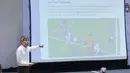 Ketua Komite Wasit PSSI, Yoshimi Ogawa, memberikan pemaparan dalam acara Refeering Workshop for Media yang digelar di Sekretariat PSSI Pers, Jakarta, pada Kamis (23/4/2026). (Bola.com/M Iqbal Ichsan)