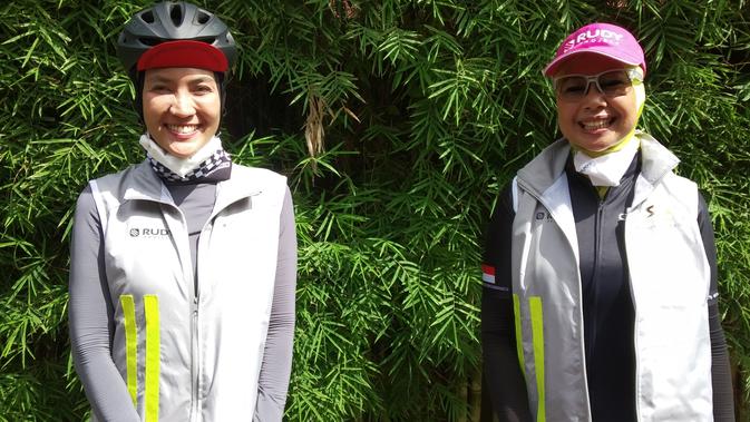 Steffy Burase bersepeda bersama komunitas sepeda jakarta