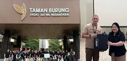Sustainability Champions EMTEK berkumpul di Taman Burung Jagat Satwa Nusantara dalam peluncuran Biodiversity Pledge. (Dok Emtek)