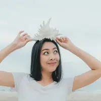 Ilustrasi perempuan dengan kulit kepala berminya. (c) sevendeman/Depositphotos.com