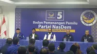 Ketua Umum Partai Nasdem Surya Paloh melanjutkan konsolidasi ke Surabaya. Sebagai konsen pemenangan di Jawa Timur, dia kemudian meresmikan Kantor Badan Pemenangan Pemilu (Bappilu) Jawa Timur. (Liputan6.com/Nanda)