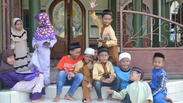 Melindungi anak, penting, Tetapi, orang tua diimbau tak panik dengan kabar yang belum dipastikan kebenarannya. (Foto: Liputan6.com/Muhamad Ridlo)
