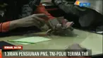 Para pensiunan sangat antusias meski harus antre berjam-jam. Sebab ini adalah kali pertama mereka memperoleh THR setelah pensiun.