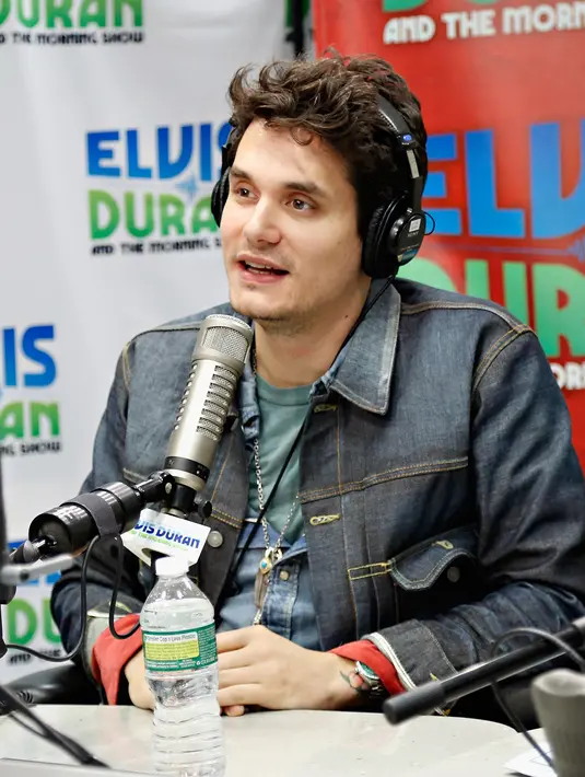 "Aku sudah mulai bosan dengan sikapku yang playboy dan tebar pesona ke semua wanita, aku ingin merubahnya menjadi lebih baik lagi," sambungnya. (AFP/Bintang.com)