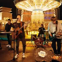 Dari model klip hingga nostalgia, berikut hal yang dirasakan fans kala menonton MV Menghapus Jejakmu. (Youtube Musica Studios)