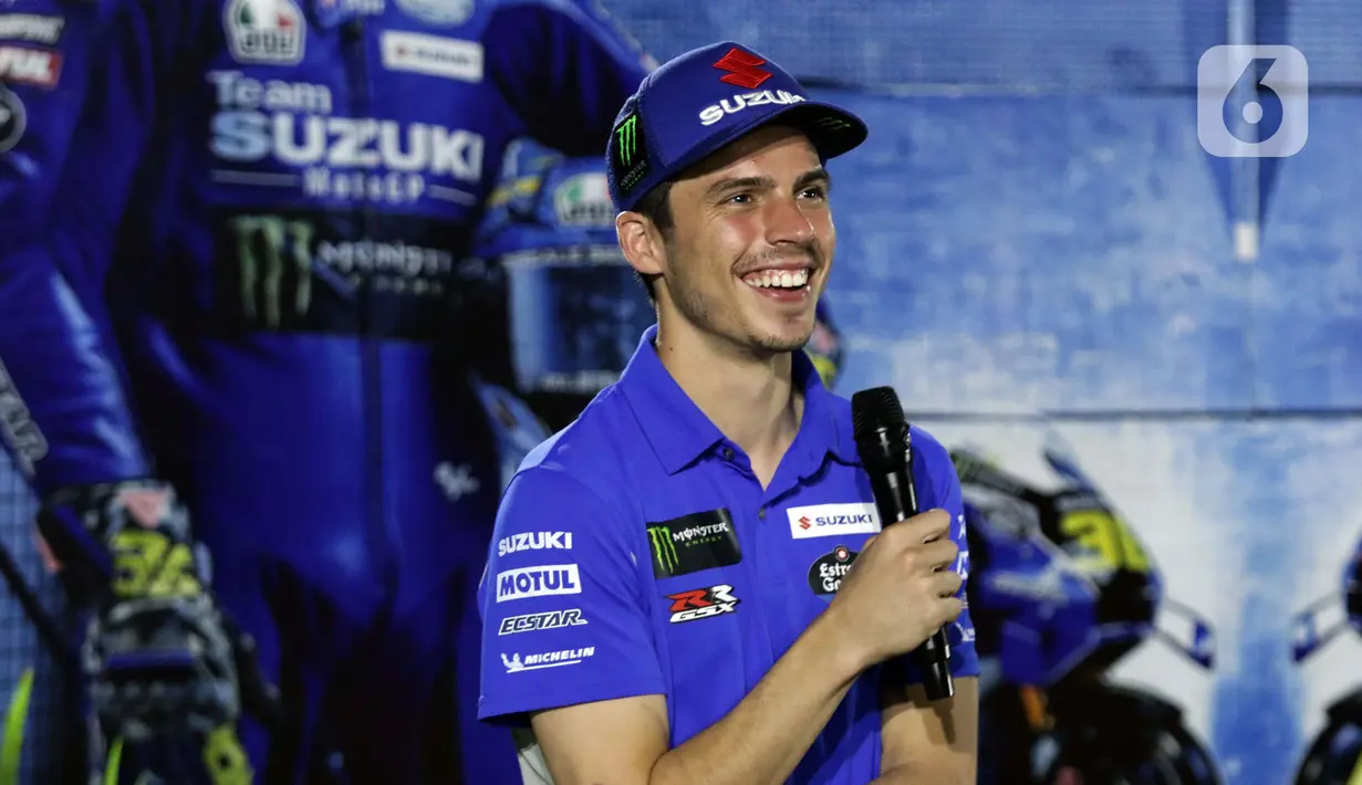 Pembalap Suzuki Ecstar, Joan Mir saat Meet and Greet bersama pewarta di salah satu hotel di Kuta Mandalika, Nusa Tenggara Barat, Jumat (18/3/2022). Joan Mir menjawab sejumlah pertanyaan terkait rangkaian Pertamina Grand Prix of Indonesia atau MotoGP Mandalika. (Liputan6.com/Helmi Fithriansyah)