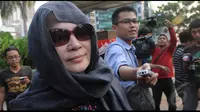 Penyidik KPK kembali melakukan pemeriksaan terhadap istri Akil Mochtar, Ratu Rita (Liputan6.com/Herman Zakharia)