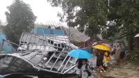 Diterjang Angin Kencang, 2 Rumah Warga di Nagrak Sukabumi Rusak Tertimpa Pohon
