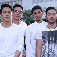 Begitu juga dengan vokalisnya, Ariel. Ia akan memanfaatkan waktunya untuk libur bersama keluarganya di Bandung. (Galih W. Satria/Bintang.com)