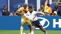 Penyerang Ghana, Jordan Ayew (kiri), berebut bola dengan bek Inggris, Reece James, dalam pertandingan Grup L Piala Dunia 2026 antara Inggris dan Ghana di Boston Stadium, Foxborough, pada 23 Juni 2026. (FRANCK FIFE / AFP)