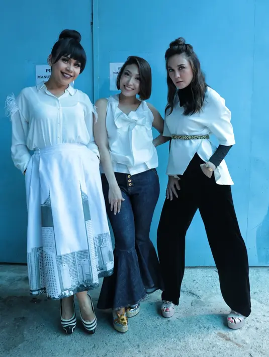 Tidak seperti Girl Squad, ternyata geng Menteri Ceria ini tidak memiliki dress code saat berkumpul. Hal ini dituturkan oleh Luna Maya dan Melaney Ricardo saat ditemui di kawasan Tendean, Jakarta Selatan, jumat (9/2/2018). (Adrian Putra/Bintang.com)