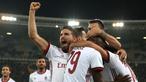 Para pemain AC Milan merayakan gol Hakan Calhanoglu (kiri) saat melawan Chievo Verona pada laga Serie A di Bentegodi stadium, Verona, (25/10/2017). AC Milan menang 4-1. (Filippo Venezia/ANSA via AP)
