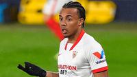 Detik-detik terakhir bursa transfer juga dirasakan oleh Jules Kounde yang memiliki peluang untuk meninggalkan Sevilla menuju Chelsea. The Blues sudah melakukan penawaran untuk Kounde pada pekan lalu. Namun, harga yang diajukan tak sesuai dengan keinginan dari Sevilla. (Foto: AFP/Ander Gillenea)