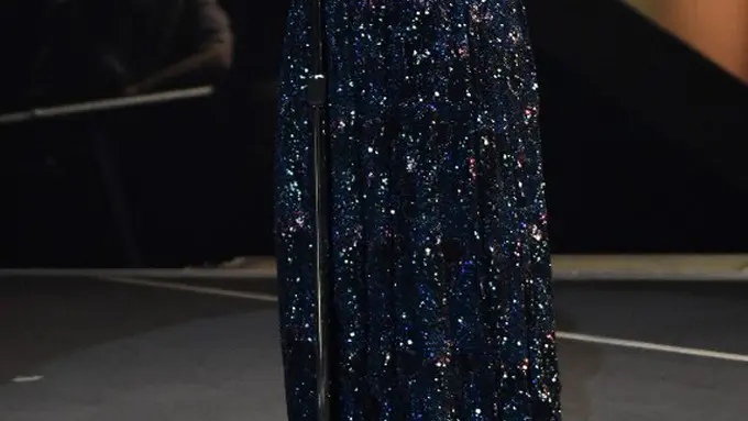 [Bintang] Cedera Pita Suara, Adele Dapat Dukungan Fans