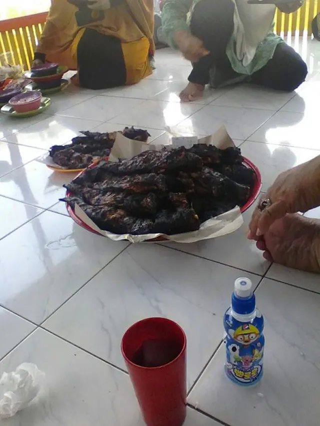 6 Momen Apes Masak Ikan Sampai Gosong Ini Bikin Kecewa