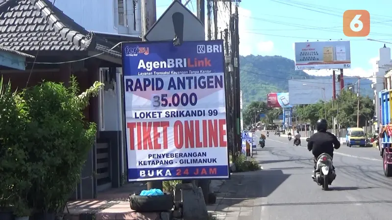 Klinik rapid test antigen di kawasan Pelabuhan Ketapang Banyuwangi ramai- ramai turunkan tarif. (Hermawan Arifianto/Liputan6.com)