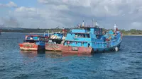 KKP tangkap 3 kapal di Wilayah Pengelolaan Perikanan Negara Republik Indonesia (WPPNRI) &ndash; 718 Perairan Kepulauan Aru. Penangkapan dilakukan karena 3 kapal ini melakukan pengalihan muatan hasil tangkapan. (Dok KKP)