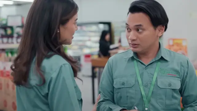 Yusuf Mahardika dalam film Norma: Antara Mertua dan Menantu. (Foto: Dok. Dee Company)