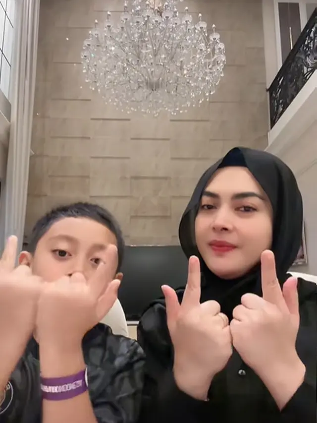 Potret Ruang Keluarga Rumah Aisyahrani, Megah dengan Sentuhan Elegan dan Nuansa Hangat