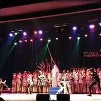 Para siswa SMA Negeri 3 Bandung membawakan beberapa lagu K-Pop dengan alat musik tradisonal Angklung. (via YouTube)