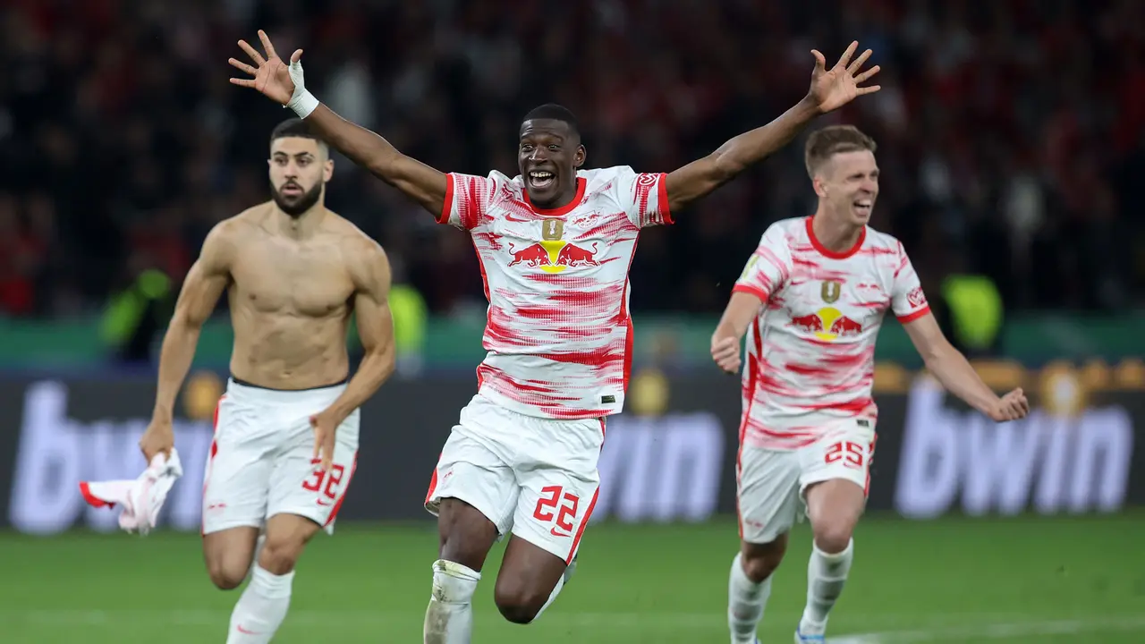 Foto: Lalui Laga Dramatis, Berikut Momen Suka Cita RB Leipzig Saat Juarai Piala Liga Jerman