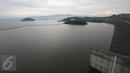 Suasana Waduk Jatigede yang digunakan untuk proyek pembangkit listrik tenaga air (PLTA) di Sumedang, Jawa Barat, Kamis (6/4/2017). Diperkirakan PLTA ini sudah dapat beroperasi pada 2019. (Liputan6.com/Immanuel Antonius)