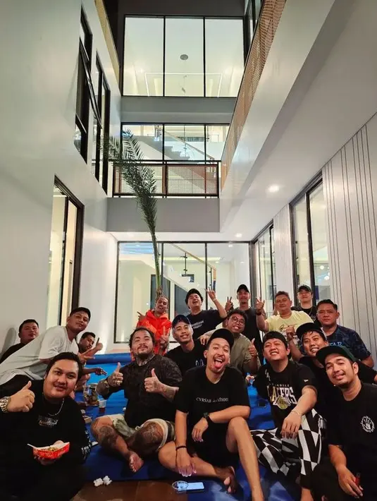 Rumah tersebut disebut sudah siap huni. Segera, ia akan pindah dengan sang istri Bella Bonita. [Instagram @denny_caknan]